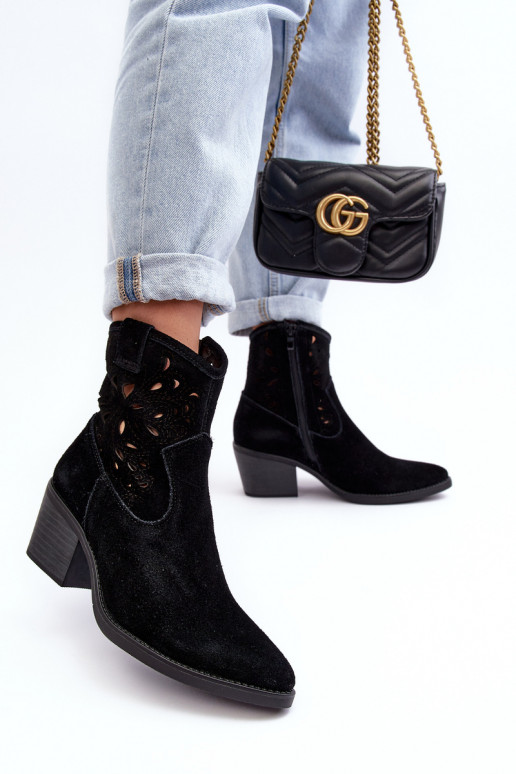 Suede schoenen coInboystijl met elementen van opengeInerkt D&A SN622-20 zInart Suede schoenen coInboystijl met elementen van opengeInerkt D&A SN622-20 zInart