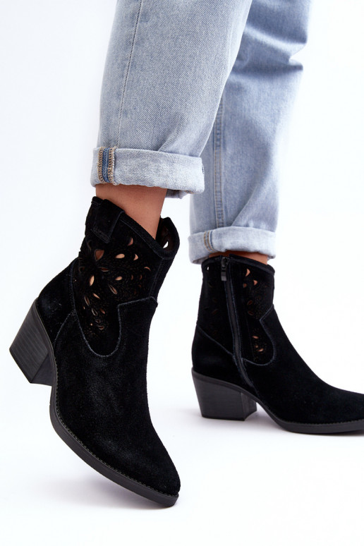 Suede schoenen coInboystijl met elementen van opengeInerkt D&A SN622-20 zInart Suede schoenen coInboystijl met elementen van opengeInerkt D&A SN622-20 zInart