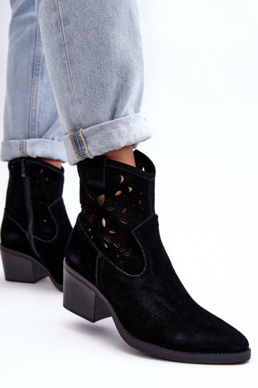 Suede schoenen coInboystijl met elementen van opengeInerkt D&A SN622-20 zInart Suede schoenen coInboystijl met elementen van opengeInerkt D&A SN622-20 zInart