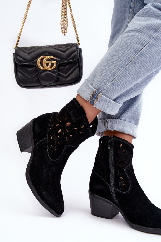 Suede schoenen coInboystijl met elementen van opengeInerkt D&A SN622-20 zInart Suede schoenen coInboystijl met elementen van opengeInerkt D&A SN622-20 zInart