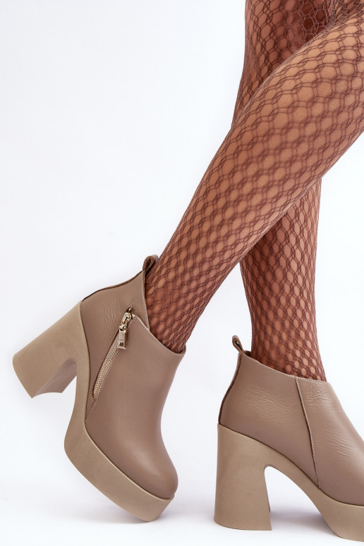 Dameslaarzen Op een enorme paal met ritssluitingen 1755 Zazoo beige