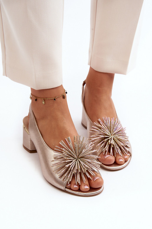 Dames sandalen met ornamenten Laura Messi 2719 gouden kleur Dames sandalen met ornamenten Laura Messi 2719 gouden kleur