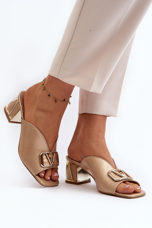 Elegante stijl Damespantoffels met hakken Laura Messi 2771 gouden kleur Elegante stijl Damespantoffels met hakken Laura Messi 2771 gouden kleur