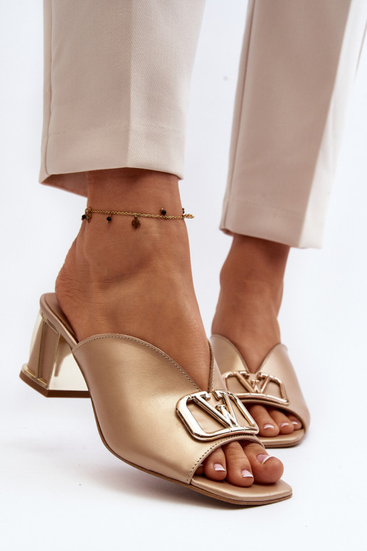 Elegante stijl Damespantoffels met hakken Laura Messi 2771 gouden kleur Elegante stijl Damespantoffels met hakken Laura Messi 2771 gouden kleur