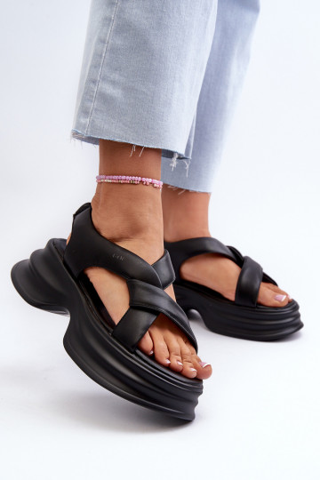 Dames sandalen met modieuze dikke zolen in zwarte kleur GOE NN2N4106