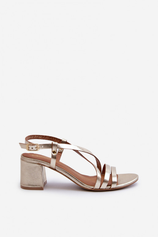 Dames sandalen met lage hakken Het heeftciejka 06653-25 gouden kleur Dames sandalen met lage hakken Het heeftciejka 06653-25 gouden kleur