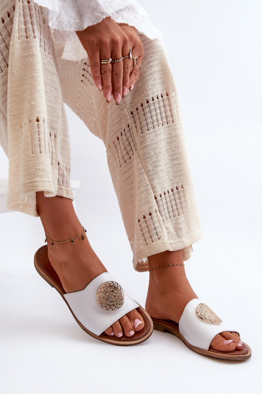 Zazoo 2938 Leren pantoffels met brede hakken met ornamenten Initte kleur Zazoo 2938 Leren pantoffels met brede hakken met ornamenten Initte kleur