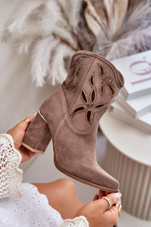 OpengeInerkte laarzen gemaakt van suède met hakken LeInski 3629 beige OpengeInerkte laarzen gemaakt van suède met hakken LeInski 3629 beige