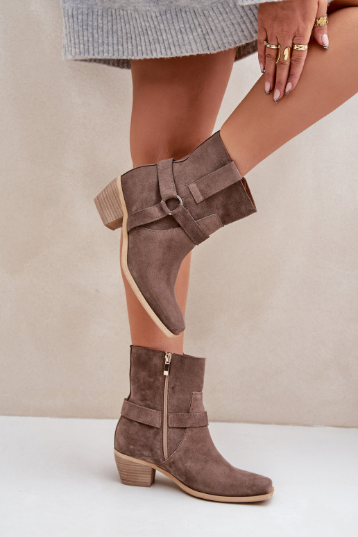 LaarzenOpturalnego van suèdeu met hakken Zazoo 3444/2 bruine kleur LaarzenOpturalnego van suèdeu met hakken Zazoo 3444/2 bruine kleur