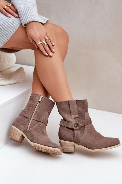 LaarzenOpturalnego van suèdeu met hakken Zazoo 3444/2 bruine kleur LaarzenOpturalnego van suèdeu met hakken Zazoo 3444/2 bruine kleur