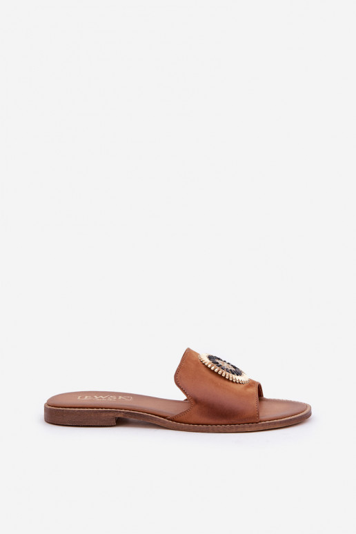 Leren pantoffels met ornamenten met brede hakken LeInski 3047/O bruine kleur Leren pantoffels met ornamenten met brede hakken LeInski 3047/O bruine kleur