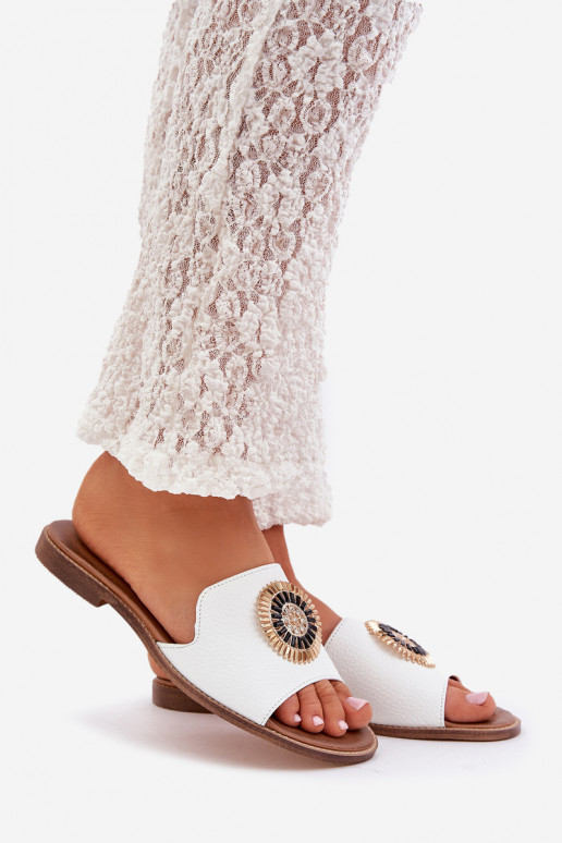 Leren pantoffels met ornamenten met brede hakken LeInski 3047/O Initte kleur Leren pantoffels met ornamenten met brede hakken LeInski 3047/O Initte kleur