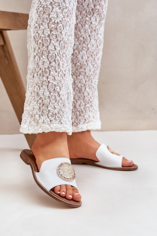 Leren pantoffels met ornamenten met brede hakken Zazoo 3047/O Initte kleur Leren pantoffels met ornamenten met brede hakken Zazoo 3047/O Initte kleur