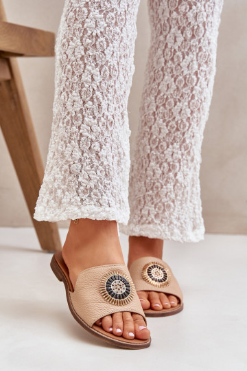 Leren slippers met ornamenten en brede hakken LeĮskis 3047/O zandkleur