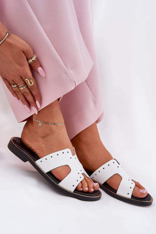 Zazoo 40326 met lakeffect Dames Slippers Met decoratieve uitsparingen Initte kleur Zazoo 40326 met lakeffect Dames Slippers Met decoratieve uitsparingen Initte kleur