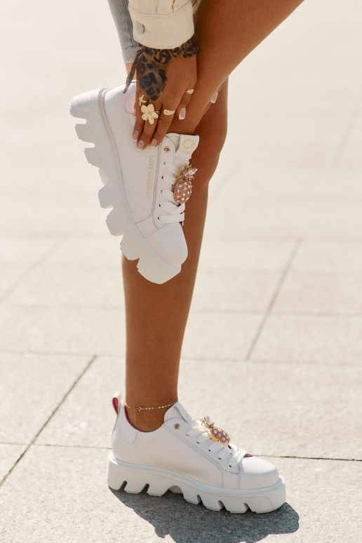 Leer Sneakers model schoenen versieren Broszką Ananas CheBello 4651 Initte kleur Leer Sneakers model schoenen versieren Broszką Ananas CheBello 4651 Initte kleur