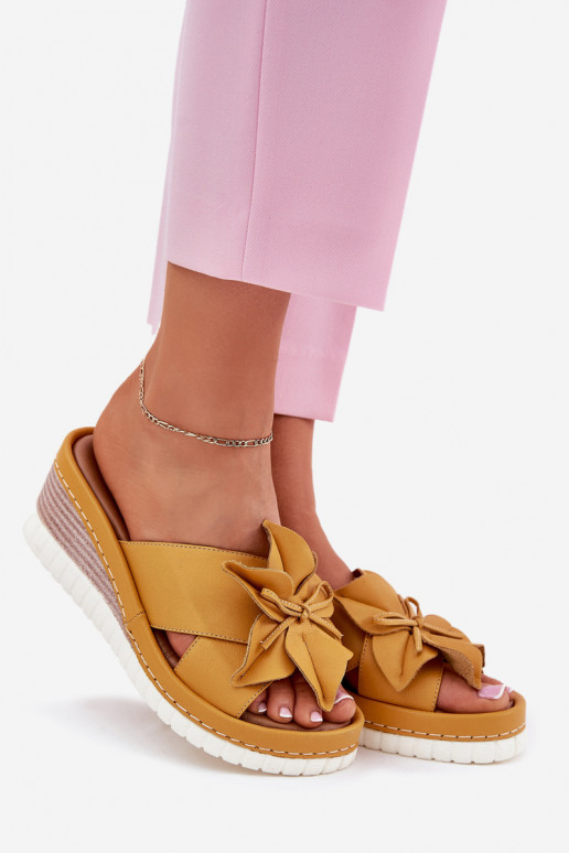 Leren pantoffels Dames Op de INig Met sierlijk Een bloem Artiker 52C0504 geel Leren pantoffels Dames Op de INig Met sierlijk Een bloem Artiker 52C0504 geel