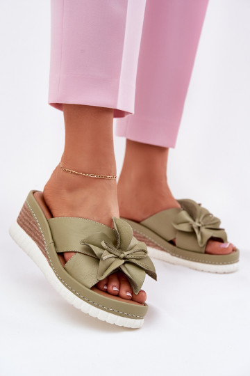 Groene leren dames platform slippers met bloemenversiering Artiker 52C0503