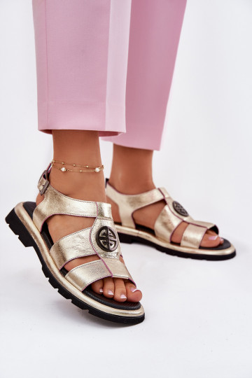 Dames sandalen met lak effect en decoratieve details Artiker 56C0689 gouden kleur