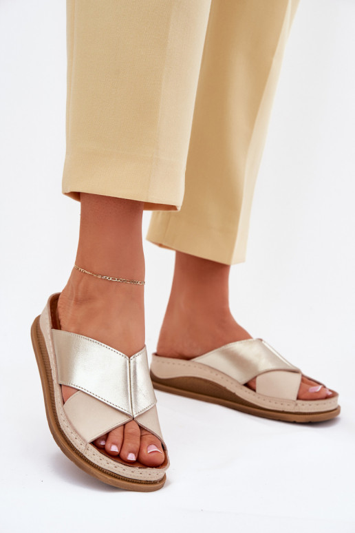 Leren pantoffels Dames met platform Het heeftciejka L4986-37 beige-gouden kleur Leren pantoffels Dames met platform Het heeftciejka L4986-37 beige-gouden kleur