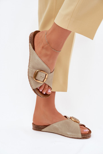 Pistachekleurige leren slippers met gouden gespen Tai turiciejka 07000-22
