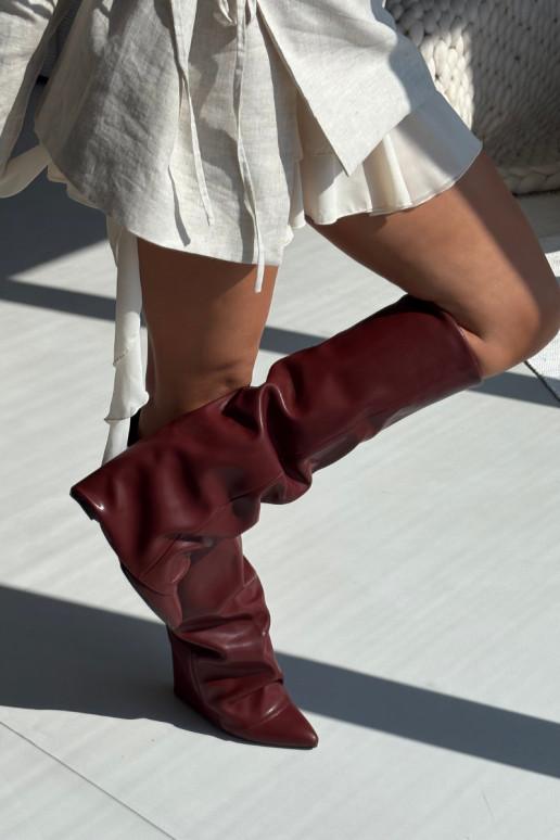 Verwarmde dameslangenlaarzen met ingebouwde cholewa en hakken, bordeaux kleur, Elivira