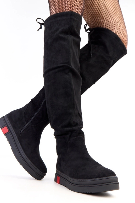 Zwarte schoenen op een plateau Barissa