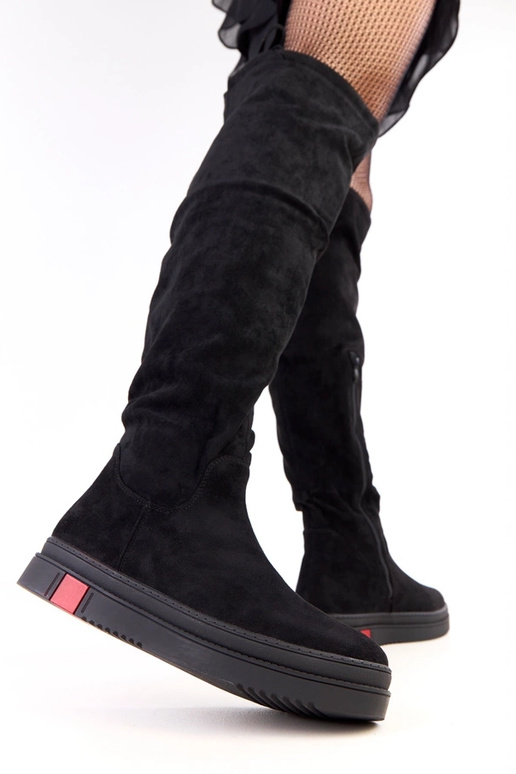 Zwarte schoenen op een plateau Barissa