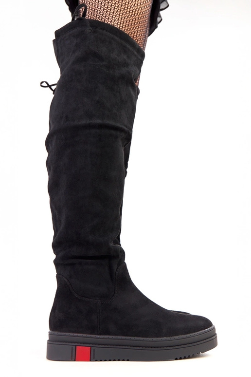 Zwarte schoenen op een plateau Barissa