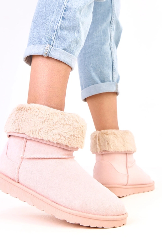 Roze sneeuwlaarzen met bont op een...
