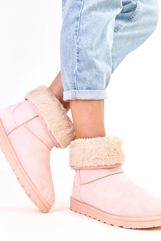 Roze sneeuwlaarzen met bont op een...