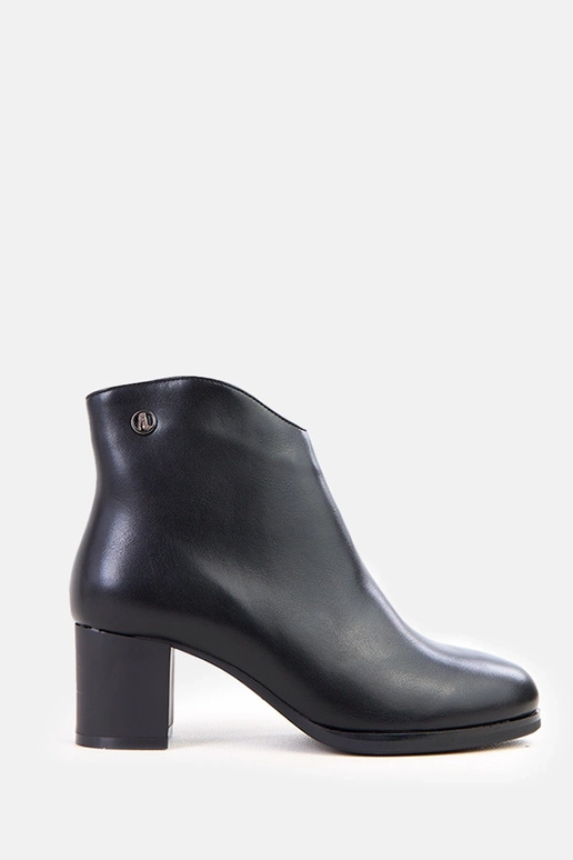 Zwarte enkellaarsjes met subtiele...