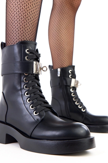 Zwarte jeans met metalen versiering Gretta 2