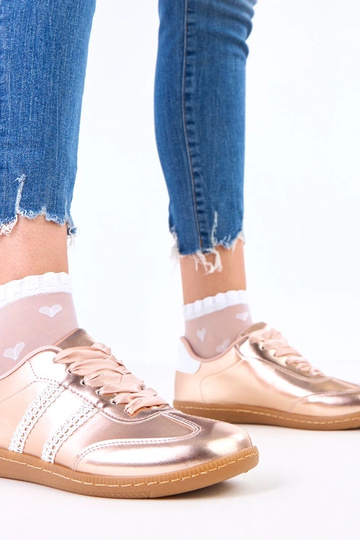 Champagne kleurige dames sneakers met satijnen veters Madres