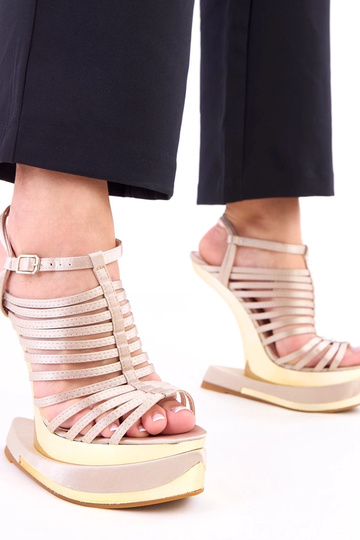Bruine sandalen op futuristische hak Elizer