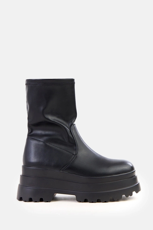 Zwarte enkellaarsjes op stevige...