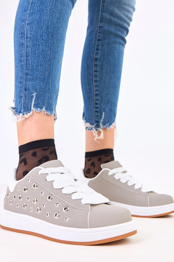 Grijze sportieve schoenen op plateau met studs Adelis