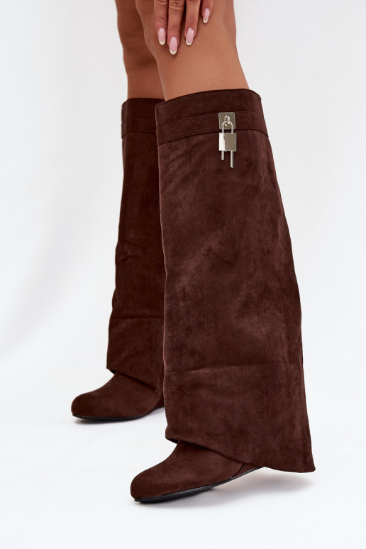 Dames lange laarzen op platform met bandjes en zilveren details in chocolade kleur Korivelle