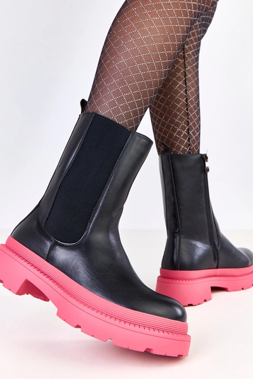 Zwarte enkellaarsjes met een roze...