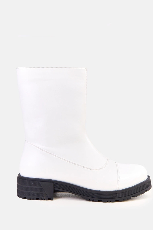 Witte dames enkellaarsjes op een...