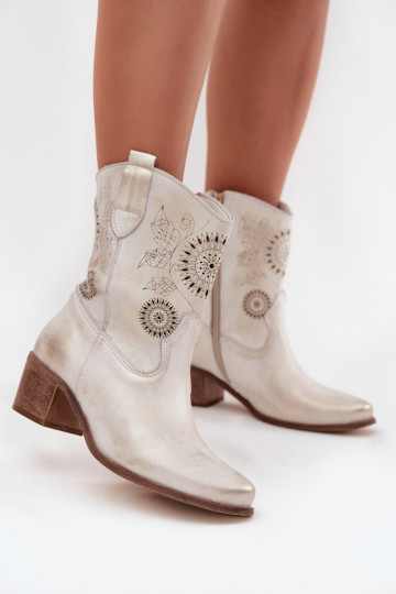 van suède Leer Dameslaarzen met elementen van opengeInerkt met hakken Zazoo 3844 gouden kleur Przecierany 2