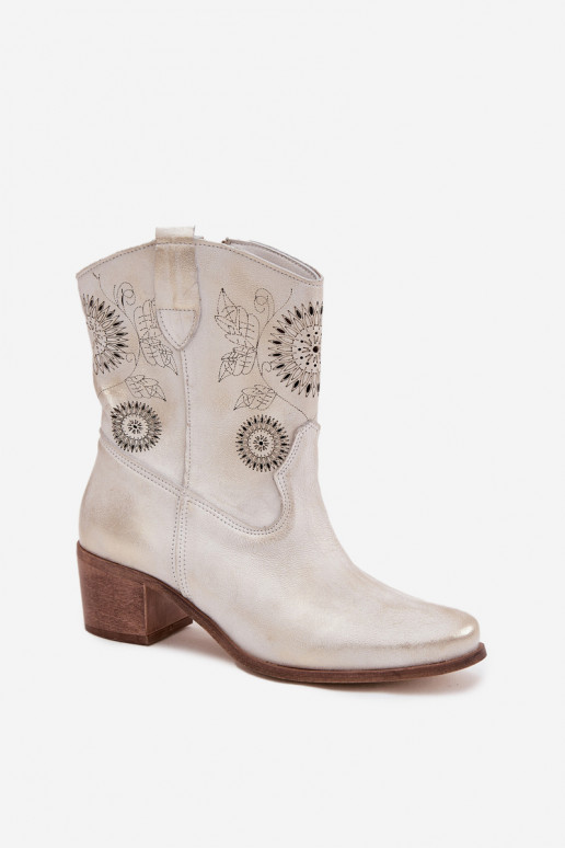 van suède Leer Dameslaarzen met elementen van opengeInerkt met hakken Zazoo 3844 gouden kleur Przecierany