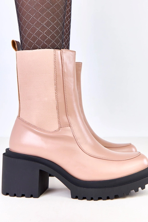 Zandkleurige laarzen op hak met...