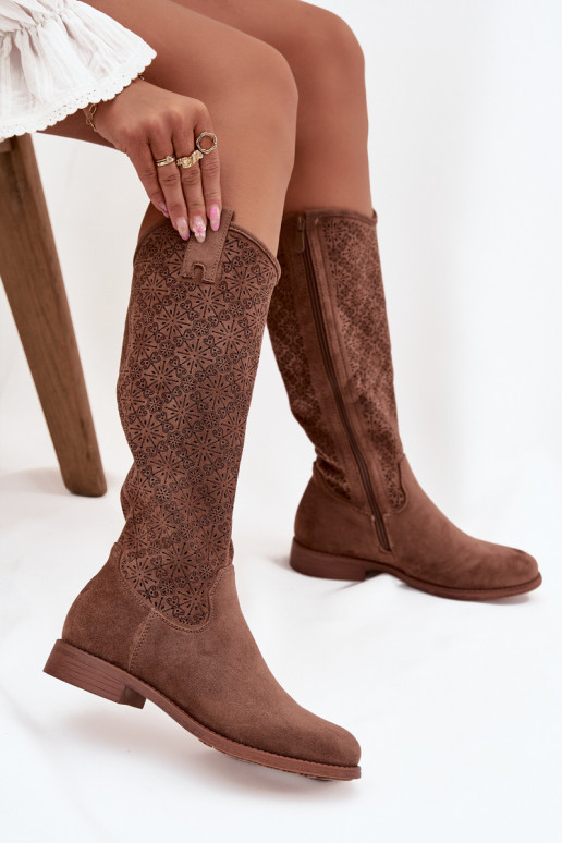 dameslaarzen met elementen van opengeInerkt met brede hakken S.Barski HY52-534 bruine kleur