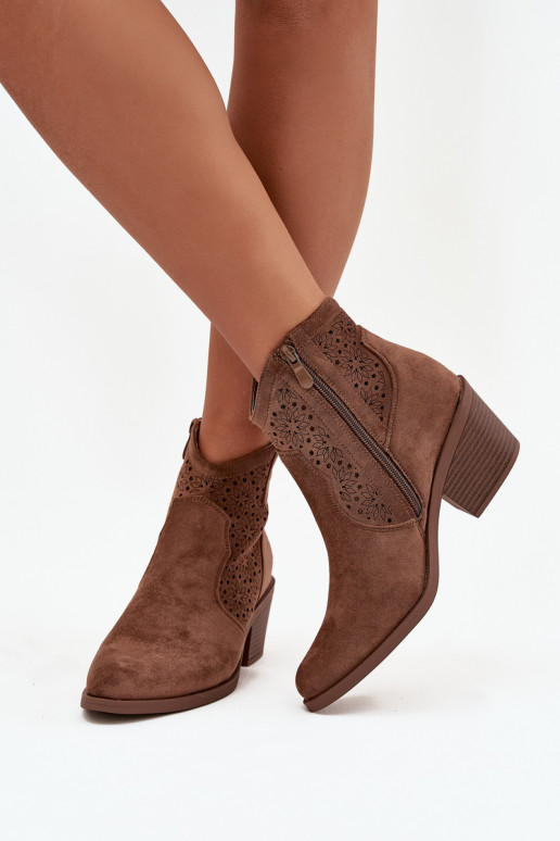 Dameslaarzen met elementen van opengeInerkt met hakken S.Barski HY52-529 bruine kleur Dameslaarzen met elementen van opengeInerkt met hakken S.Barski HY52-529 bruine kleur