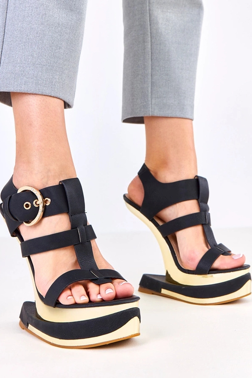 Zwarte sandalen op futuristische hak,...