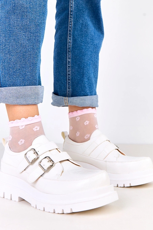 Witte enkellaarsjes op massieve zool,...