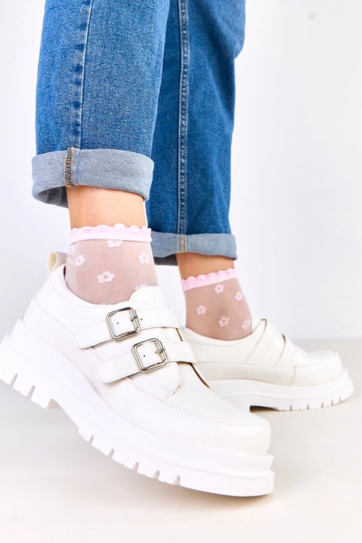 Witte enkellaarsjes op massieve zool,...