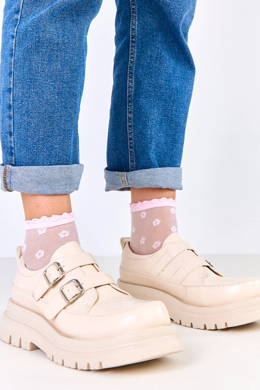 Zandkleurige enkellaarsjes op...