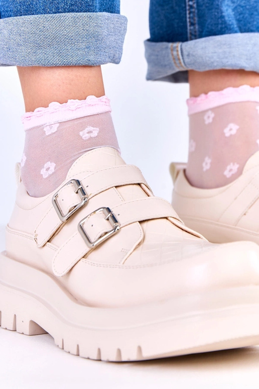 Zandkleurige enkellaarsjes op...